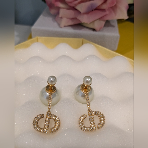 Dior Tribales Pearl Drop Earrings - Picture 6 of 9